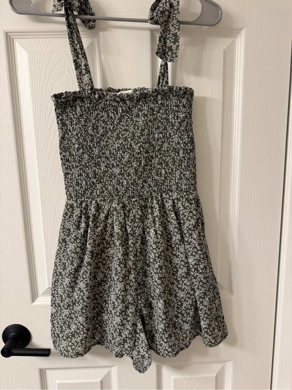 NWT Smocked Floral Tie-Shoulder Romper in Olive Green Floral - Size Small